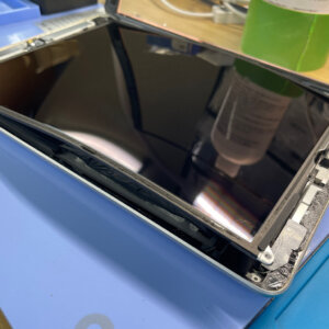 iPad 第八世代 バッテリー膨張‼︎電池交換| 青梅市木野下｜iPad故障はご予約で当日に交換修理が出来ます！