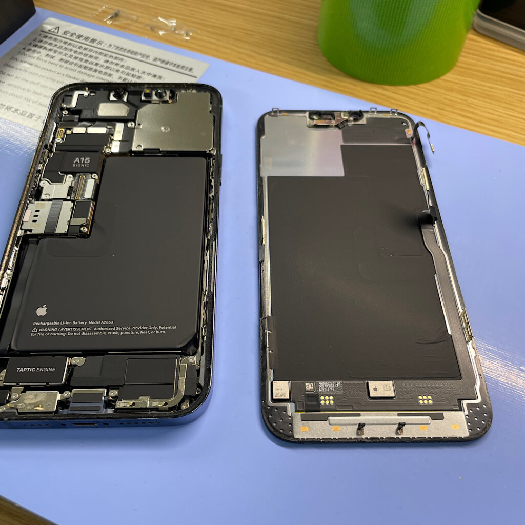 iPhone13ProMax 画面が緑に変色‼︎液晶交換修理|あきる野市下代継| パネル交換も即日30分で修理対応しております‼︎