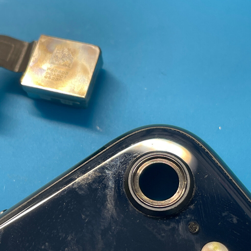 iPhoneSE3 カメラレンズ破損 レンズ交換| 西多摩郡日ノ出町大久野| アウトカメラレンズ修理も即日お渡しで対応しております！