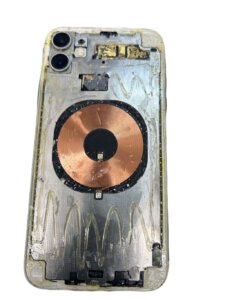 iPhone11 バックパネル交換修理