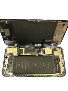 iPhone11 膨らんだバッテリー交換