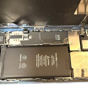伊達市でiPhone13miniの水滴除去ならスマホ修理SHOP｜水没トラブルも迅速対応！