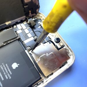 【iPhone12Pro アウトカメラユニット交換】ピントが合わないカメラの不具合を約1時間で修理！｜伊勢崎市宮子町