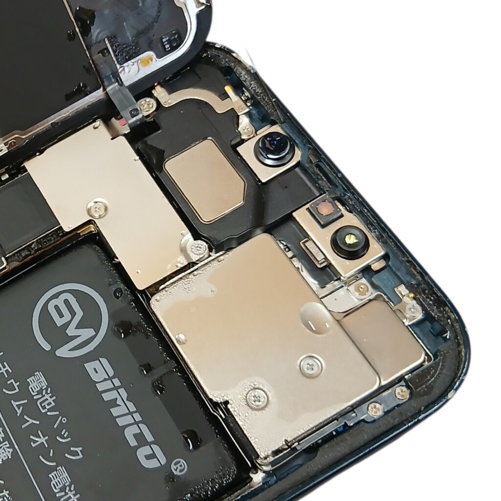 iPhone 13水没液晶不良