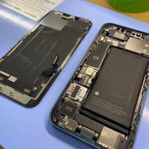 iPhone13 ブラックアウト 液晶交換| 福生市北田園| 飛び込み来店にも修理対応しております!