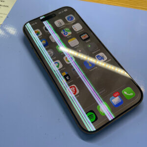 iPhone16Pro 画面に線が入る‼︎ 液晶交換修理|青梅市末広町| 飛び込みでも即日30分で修理対応しております‼︎