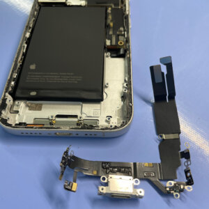 iPhone16 液体を感知しました‼︎ コネクター修理| 福生市武蔵野台| iPhone修理最安値、最短で行っております！
