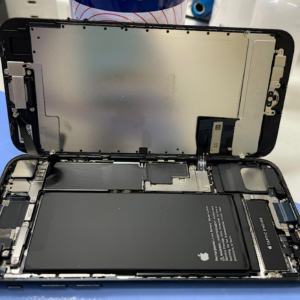 iPhoneSE3 駅階段で落下破損‼︎画面交換修理 |西多摩郡瑞穂町箱根ヶ崎| お急ぎの場合も即日で修理対応しております‼︎