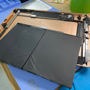 iPad修理もお任せ下さい| あきる野市野辺| iPad第七世代のバッテリー交換なら即時修理いたします‼︎
