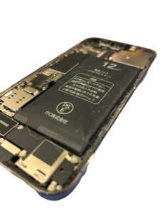 iPhone12Pro 膨張したバッテリー交換