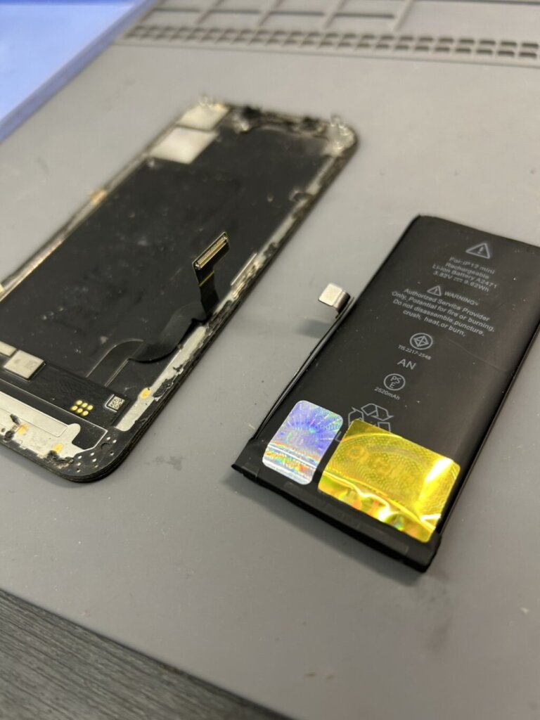 iPhone12miniフロントパネル&バッテリー交換