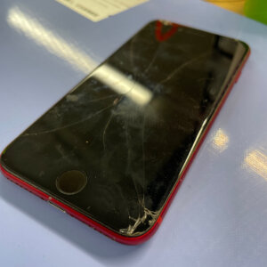 iPhoneSE3 落下して割れた‼︎パネル交換修理| 福生市横田基地内| 液晶パネル交換も即日お渡しで修理対応しております‼︎