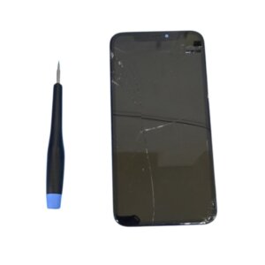 【iPhone11】パネル割れ　フロントパネル交換　弘前