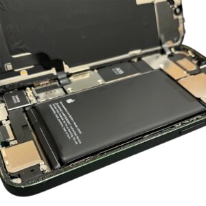 iPhone 13 バッテリー交換修理｜バッテリー膨張