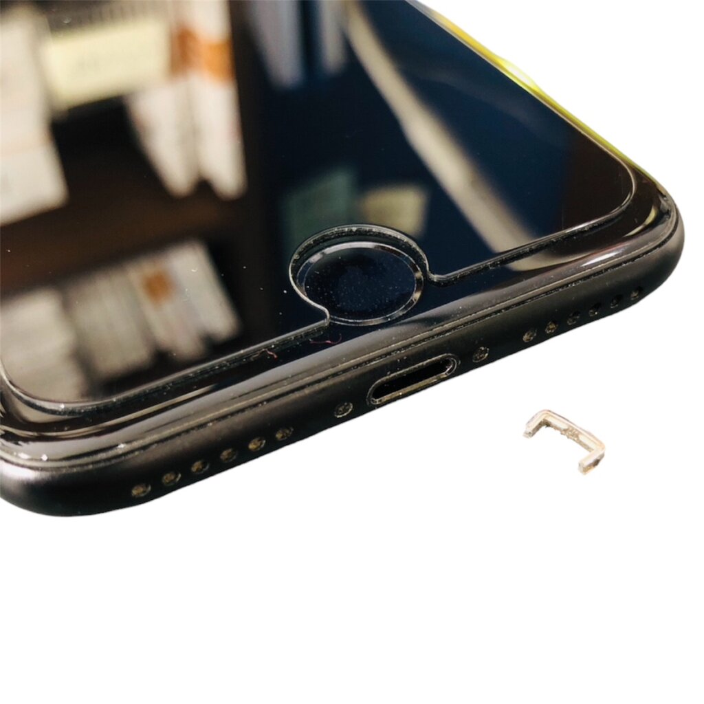 iPhoneSE3（第3世代）　ドッグコネクタ異物除去