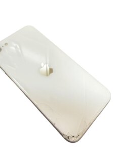 iPhoneSE3 背面パネル修理