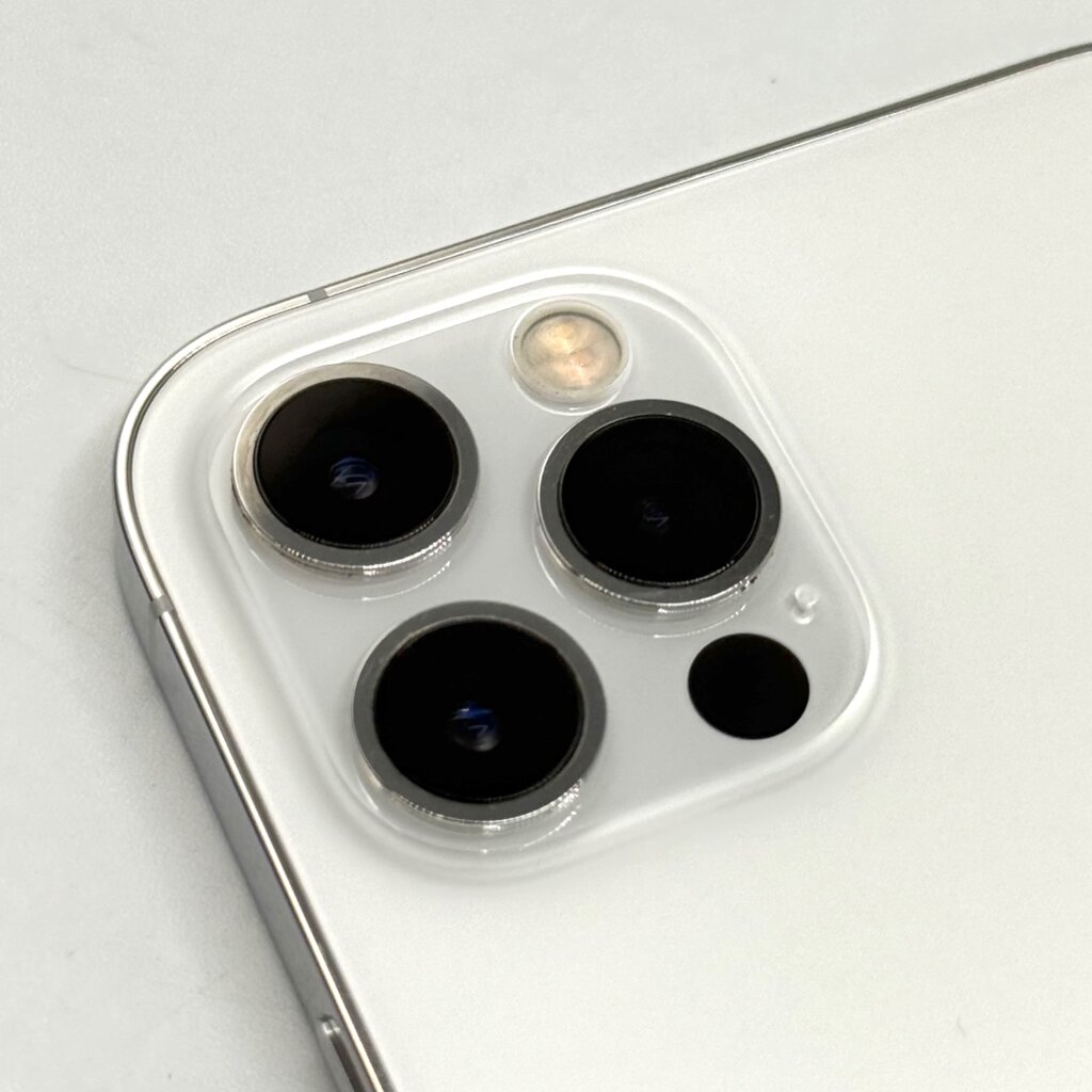【iPhone12Pro アウトカメラレンズ交換】連休中に割れたカメラレンズを交換修理！｜前橋市箱田町