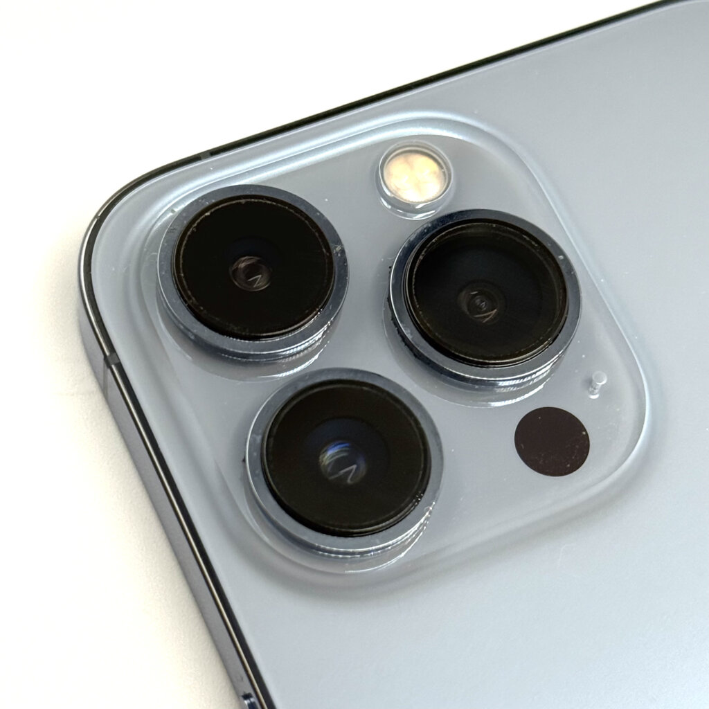 【iPhone13Pro アウトカメラレンズ修理】破損したカメラレンズを綺麗な状態に修理！｜前橋市石倉町