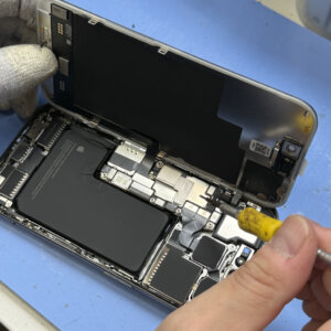 【iPhone15Pro バッテリー交換】バッテリーの減りが早いお悩みを改善！｜前橋市江田町