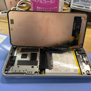 シャープ AQUOS ガラスパネル割れ 交換修理 |福生市熊川二宮| Android修理もご予約にて修理対応しております‼︎