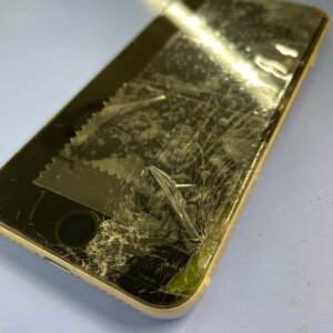 iPhoneSE3 液漏れ 液晶交換 |西多摩郡瑞穂町南平|  iPhoneのパネル修理は即日で修理対応しております‼︎