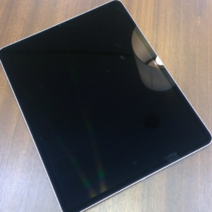 iPadpro12.9 第5世代 フロントパネルと液晶交換修理 |あきる野市牛沼| iPadの画面交換はご予約で修理対応しております‼︎