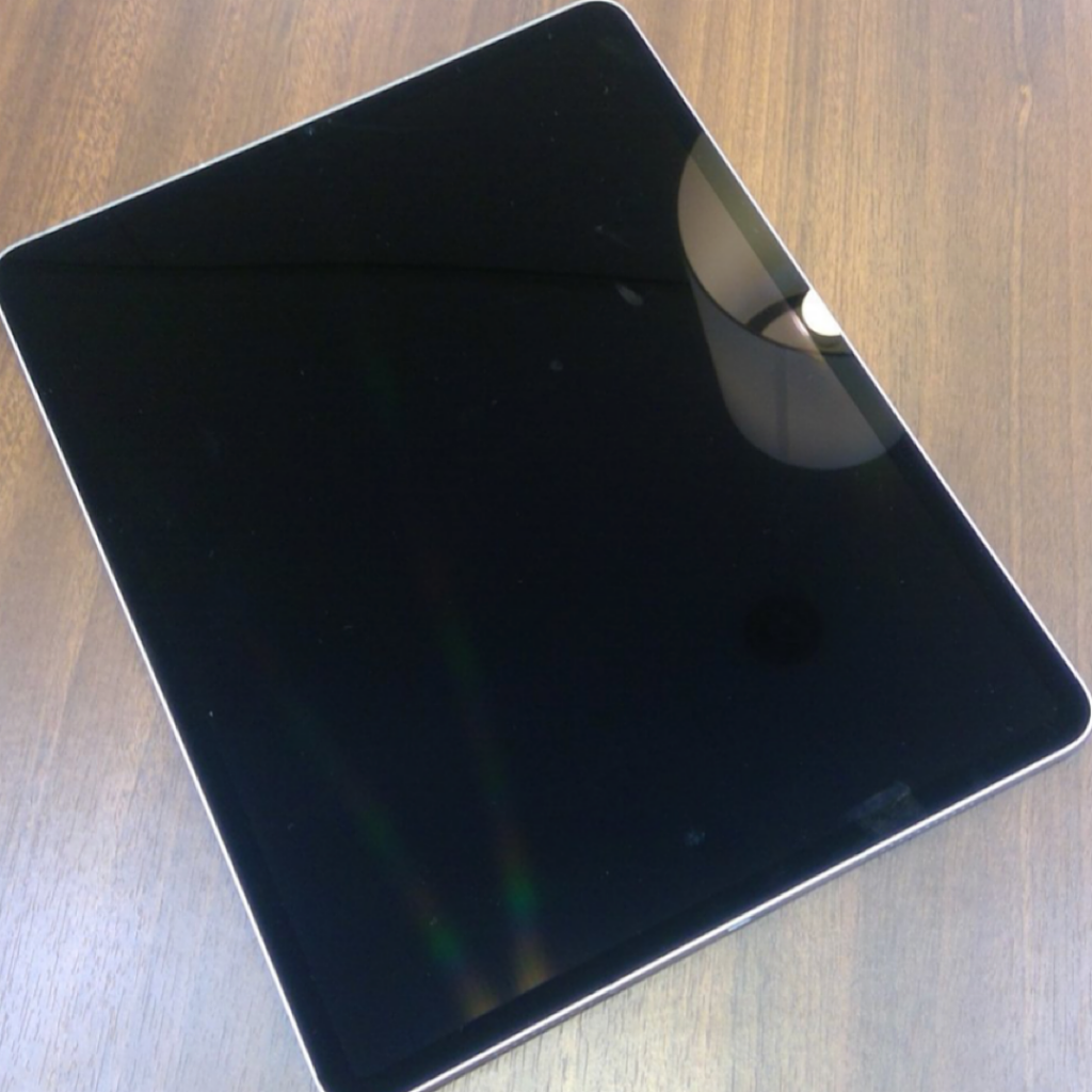iPadpro12.9 第5世代 フロントパネルと液晶交換修理 |あきる野市牛沼| iPadの画面交換はご予約で修理対応しております‼︎
