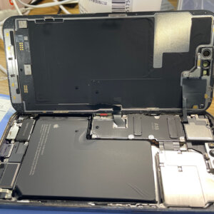 iPhone14ProMax お風呂で落下 水没修理|福生市北田園| iPhoneが水没したお客様はお寄り下さい‼︎