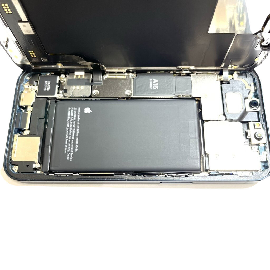 【飯能市】iPhone 13のバッテリー交換！電池の減りが早い・バッテリー劣化ならお任せください📱
