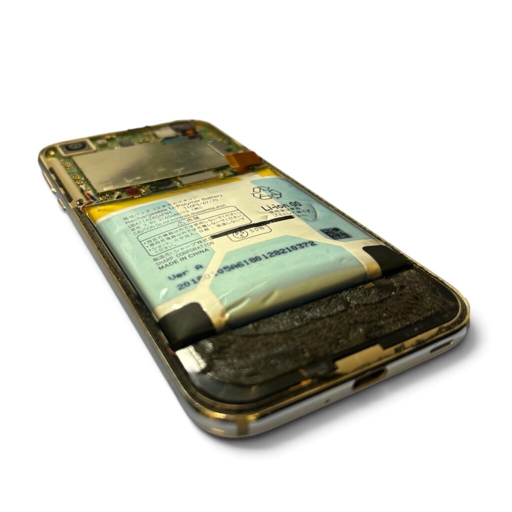 AQUOS R (SH‐03J)バッテリー交換修理