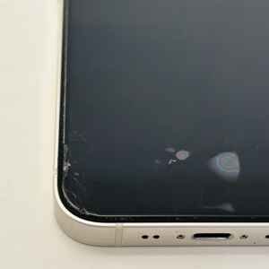 【iPhone12 画面交換】角から入ったヒビと表示のにじみを即日修理｜伊勢崎市稲荷町
